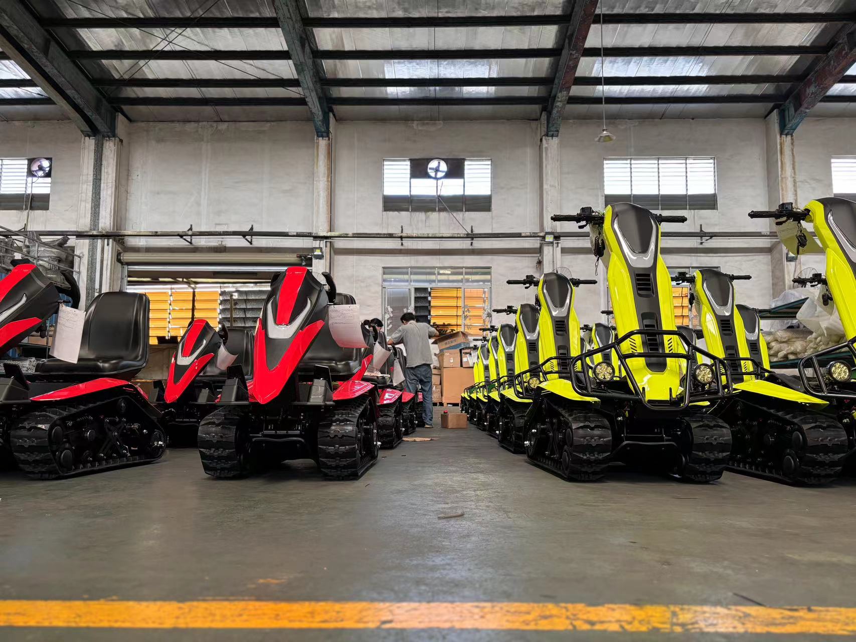 Batch baru mobil salju (tangki ETV) bergulir dari jalur produksi