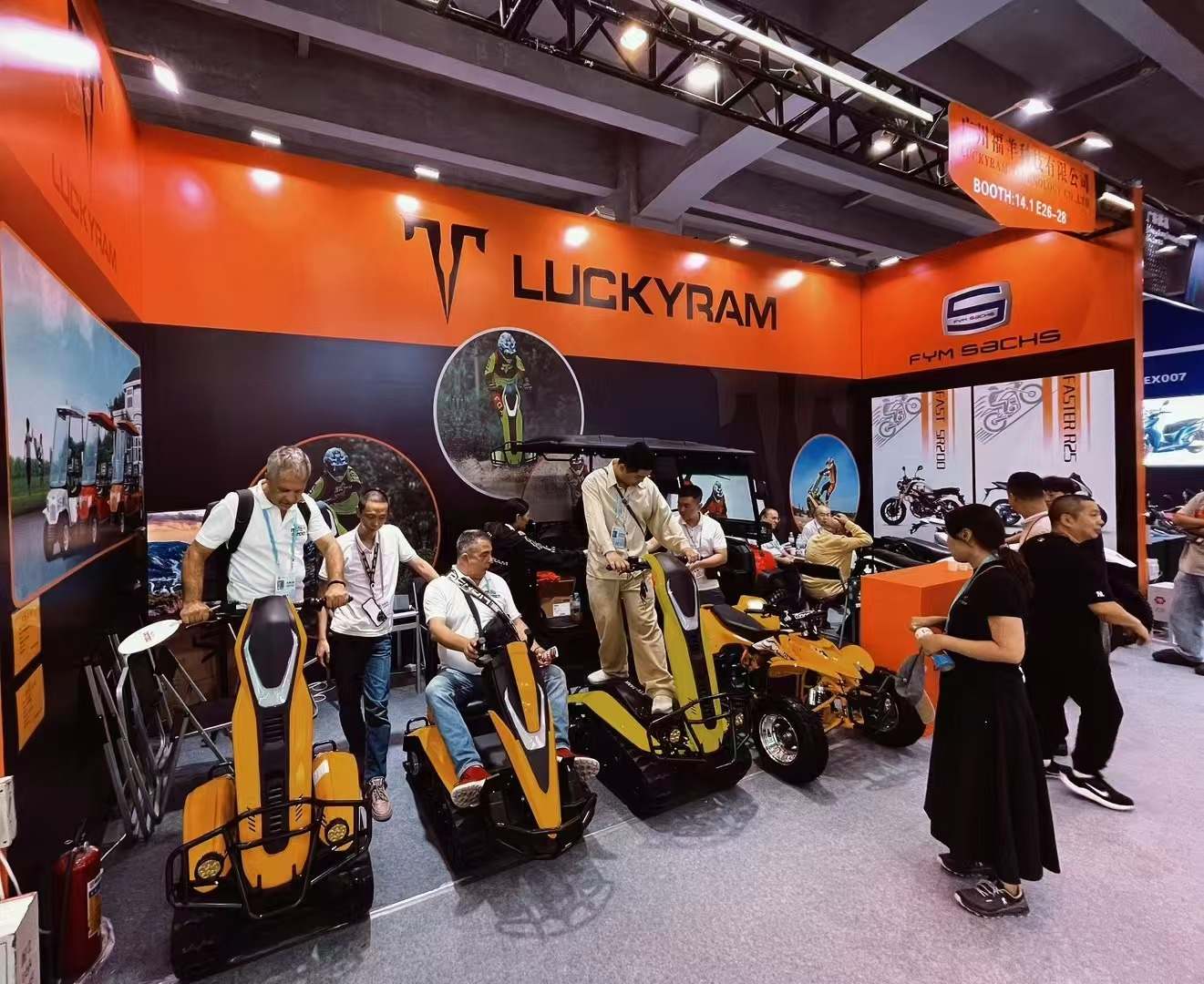 Luckyram ATVs menarik perhatian pembeli asing di 136 Canton Fair