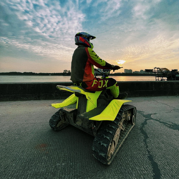 ATV Listrik 72V Torsi Tinggi dengan Dual Track & Motor Ganda untuk Kondisi Ekstrim